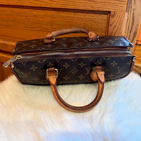 Louis Vuitton Monogram Popincourt Handbag (Authentic/Pre-loved) - Picture 11 of 16